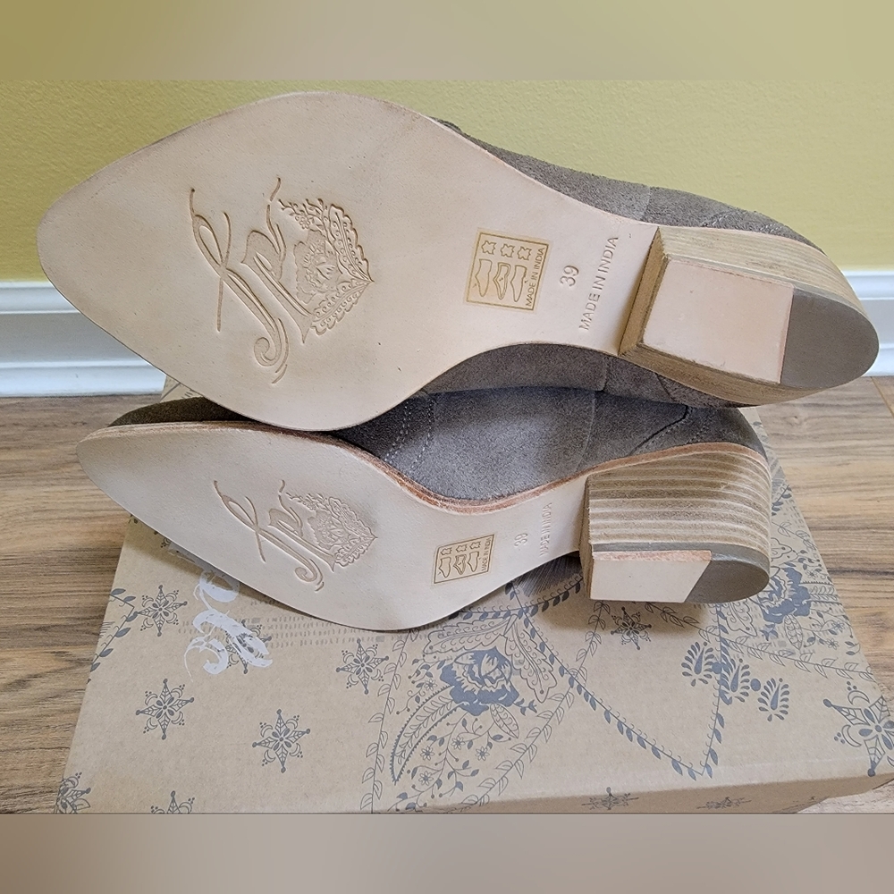 🎉HOST PICK🎉Free people, New Frontier Chelsea Boot, washed taupe, size EUR 39 - Picture 7 of 9